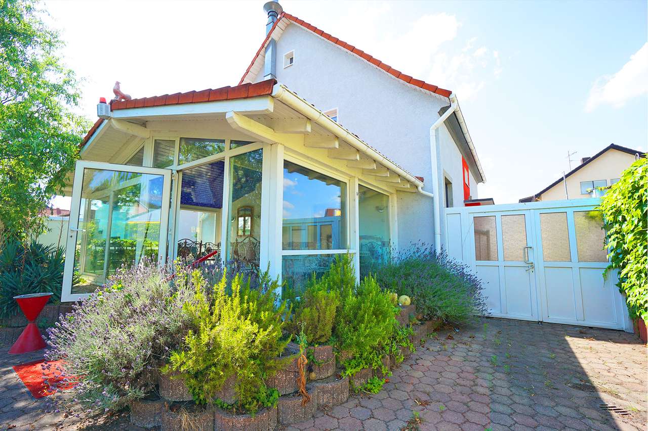 Restaurant und Maisonette in Bestlage