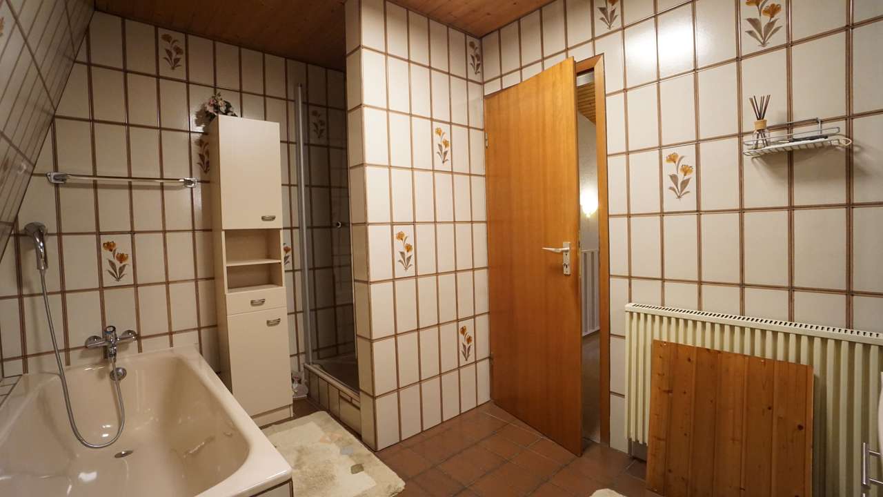 Endlich gefunden! - Haus, Garten und Garage in guter Lage!