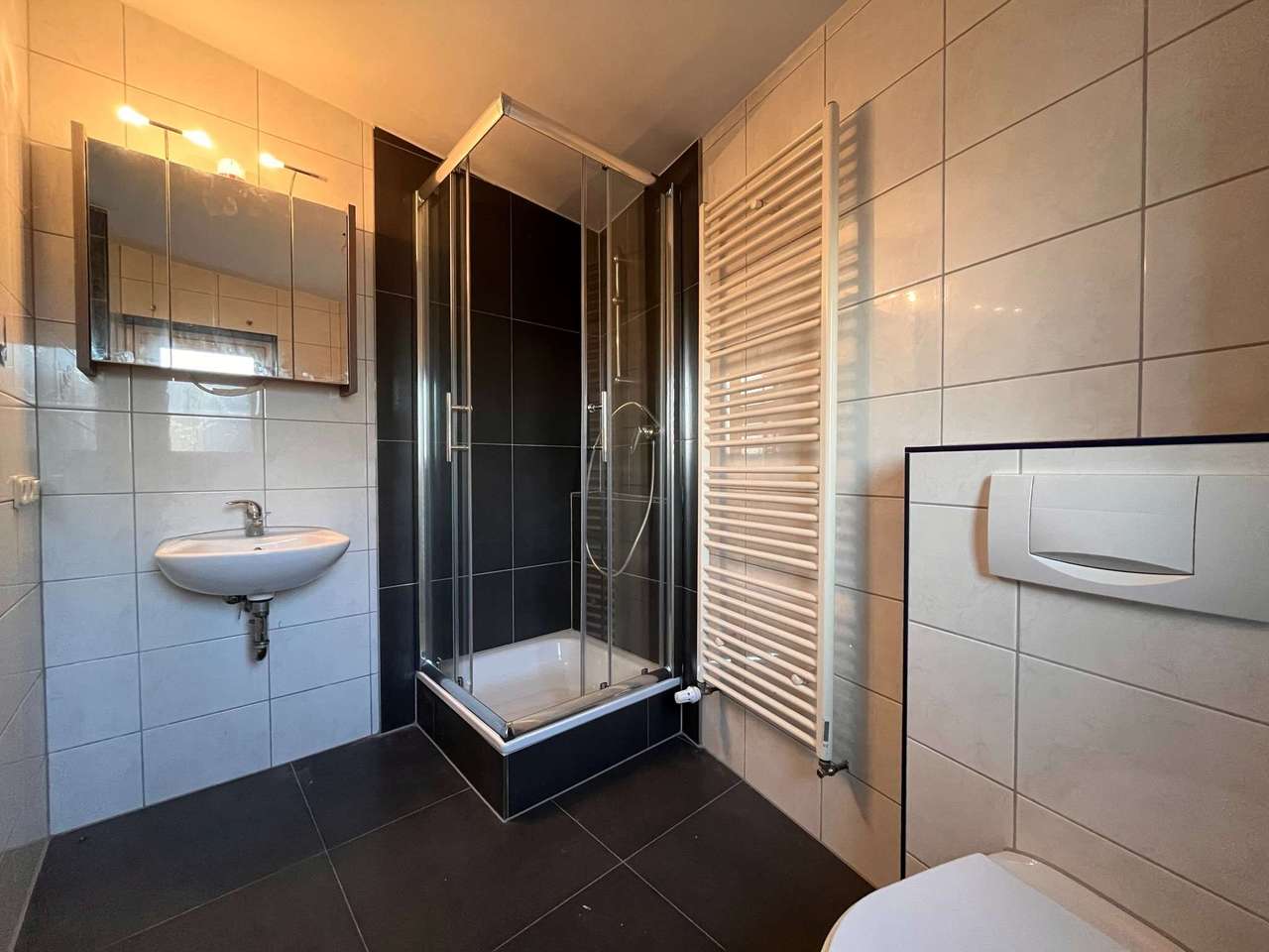 Badezimmer (EG Wohnung) Badezimmer (EG Wohnung)