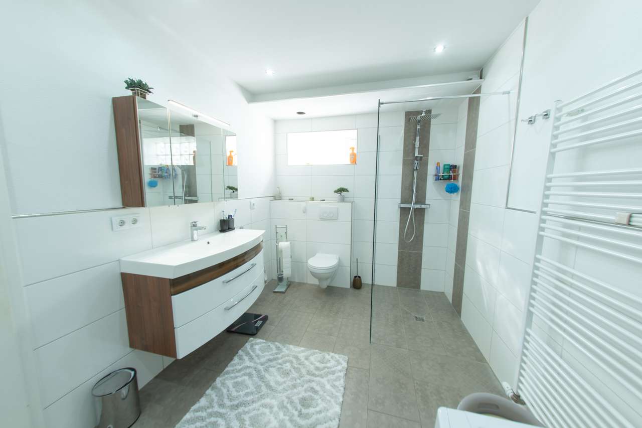 Badezimmer EG Badezimmer EG