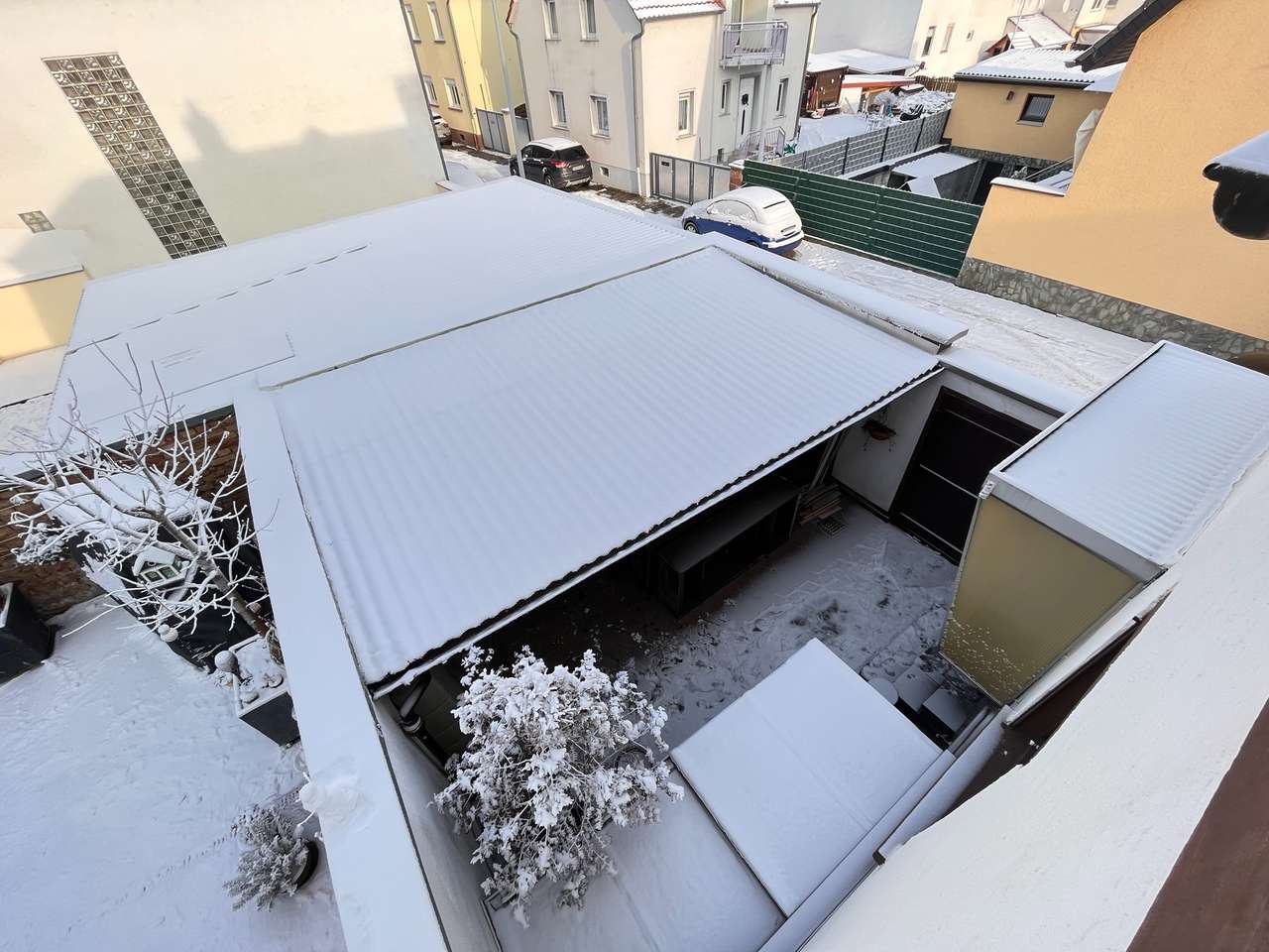 Innenhof - Carport/Garage Innenhof - Carport/Garage