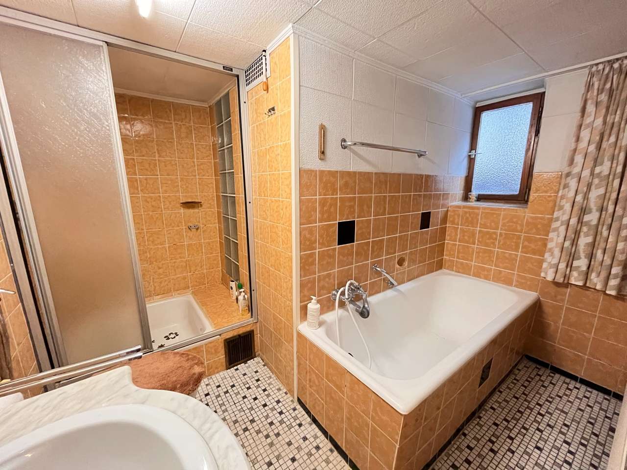 KG Badezimmer KG Badezimmer