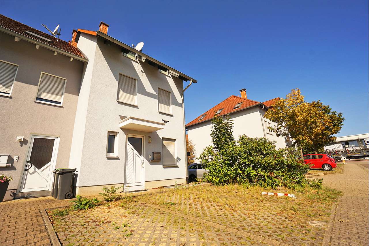 Außen mit Stellplatz Außen mit Stellplatz