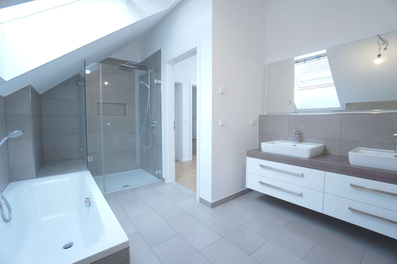 Badezimmer OG (Ansicht 2) Badezimmer OG (Ansicht 2)